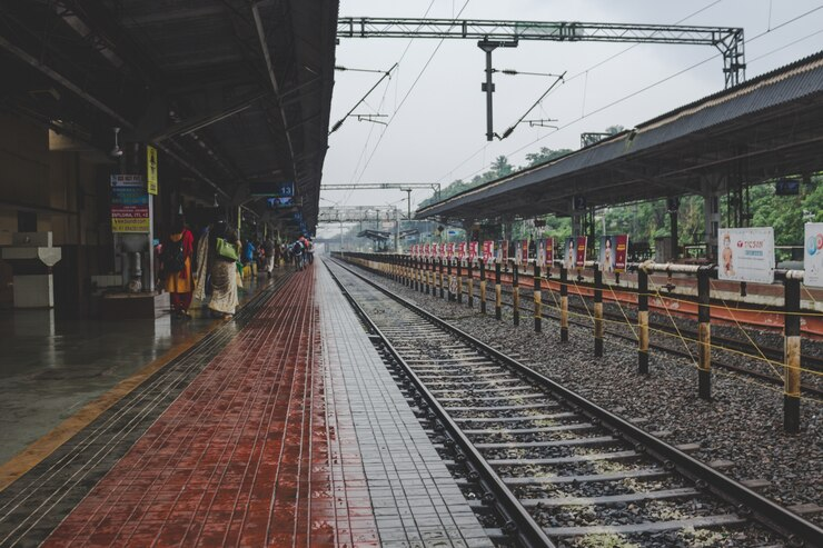 Tampilan Rel Kereta Api dengan Baja IWF